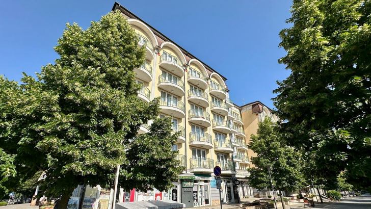 Heviz, Palace Seitenansicht 2